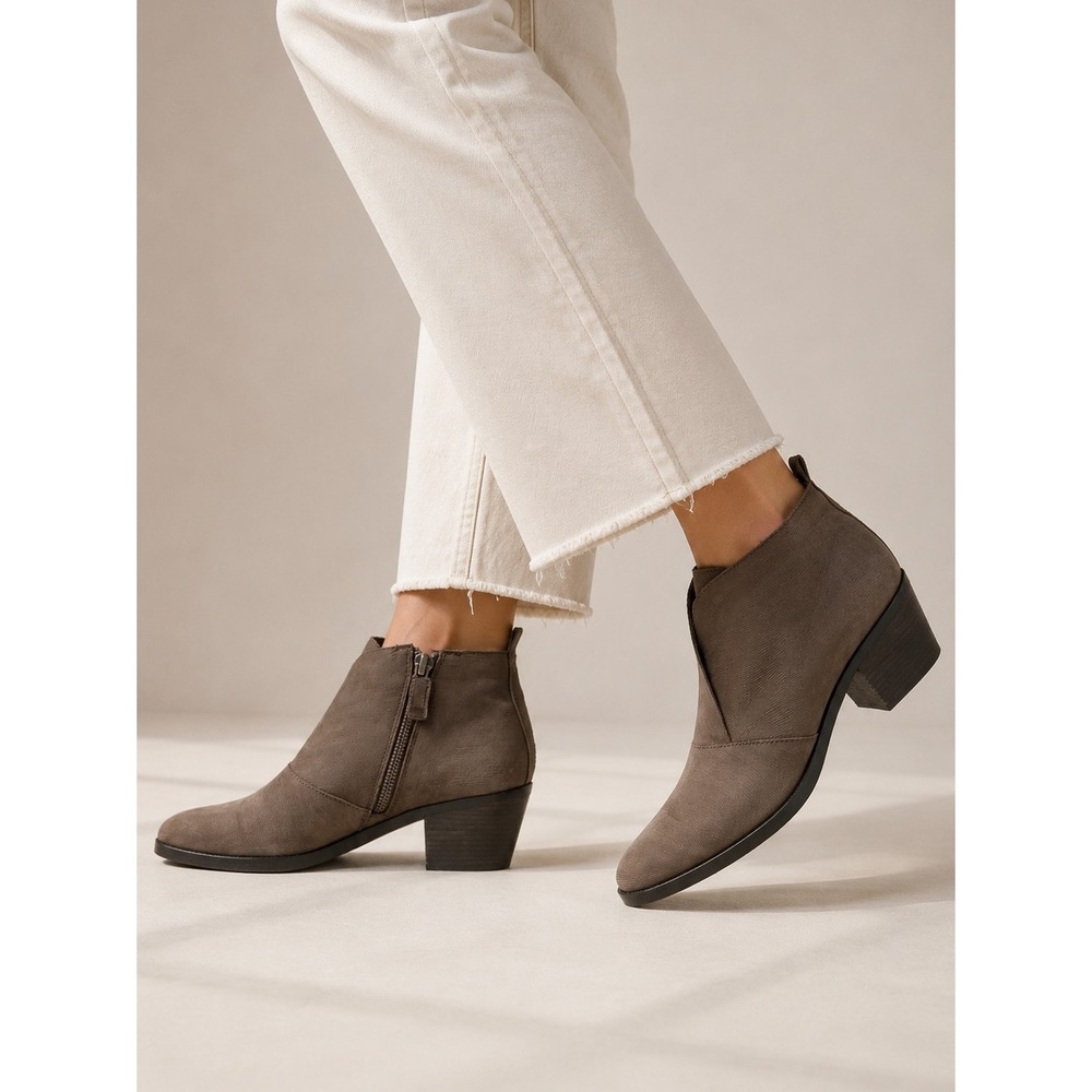 EILEEN FISHER Leather Ankle Boots Murphy Intaglio Bootie Lagenlook Taupe 7.5 US